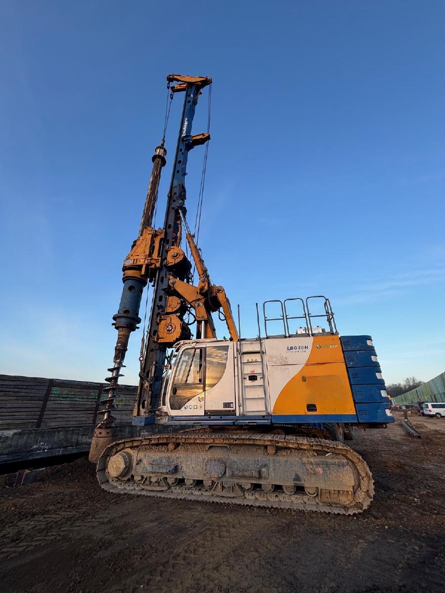 Bild von Bohrgeräte / Vertikalbohrgerät [1000] Bauer BG 28H