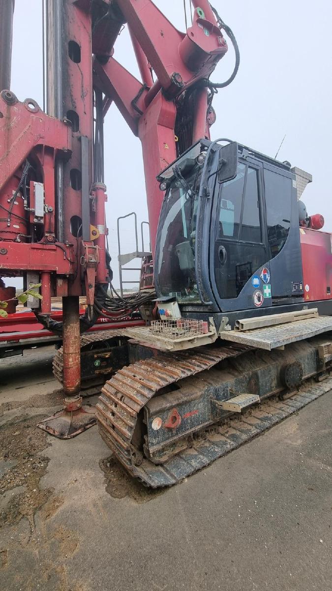 Bild von Baumaschinen / Bohrgeräte - vertikal [279] BAUER BG 18 H