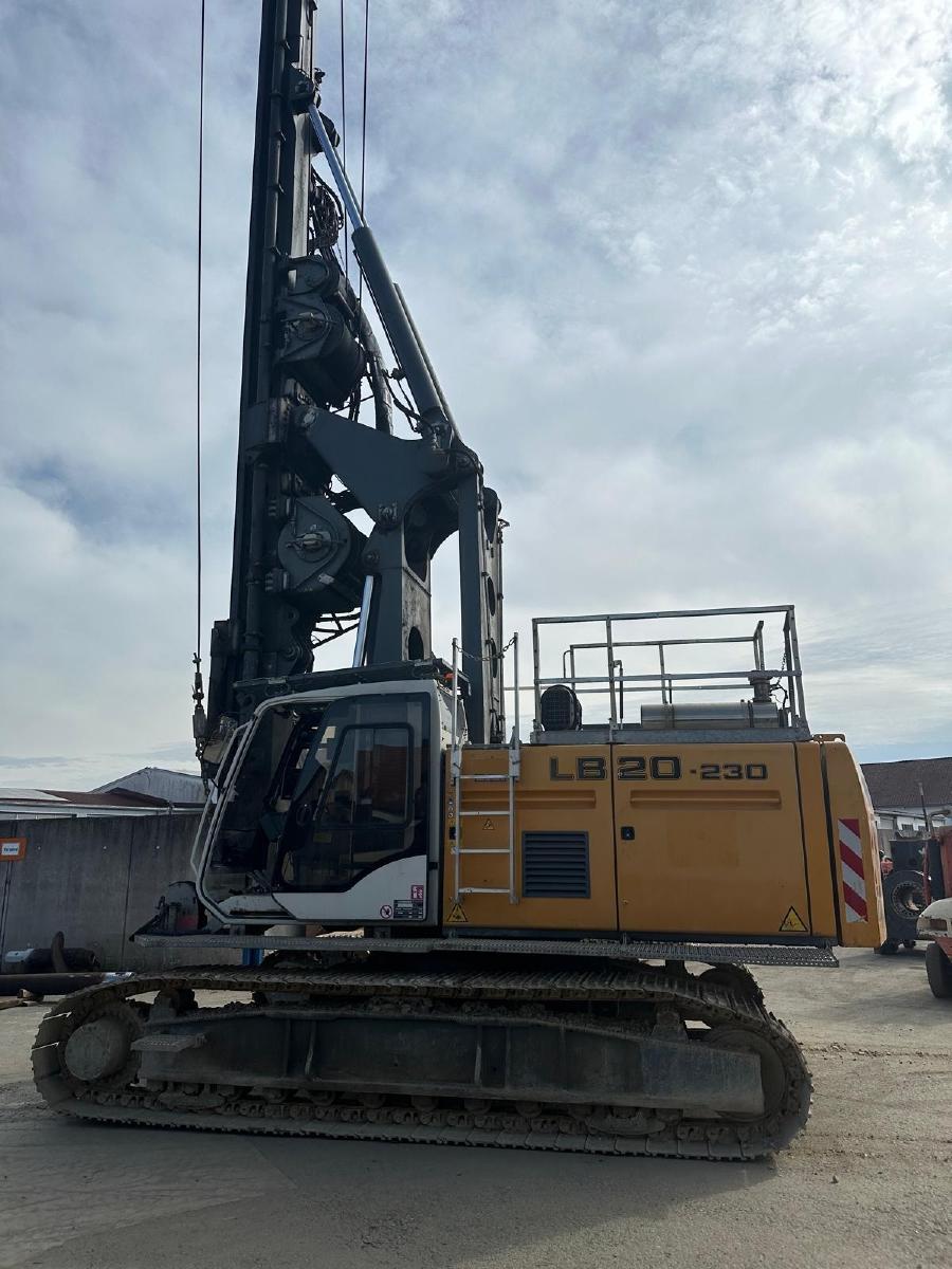 Bild von Baumaschinen / Bohrgeräte - vertikal [279] LIEBHERR LB20/230