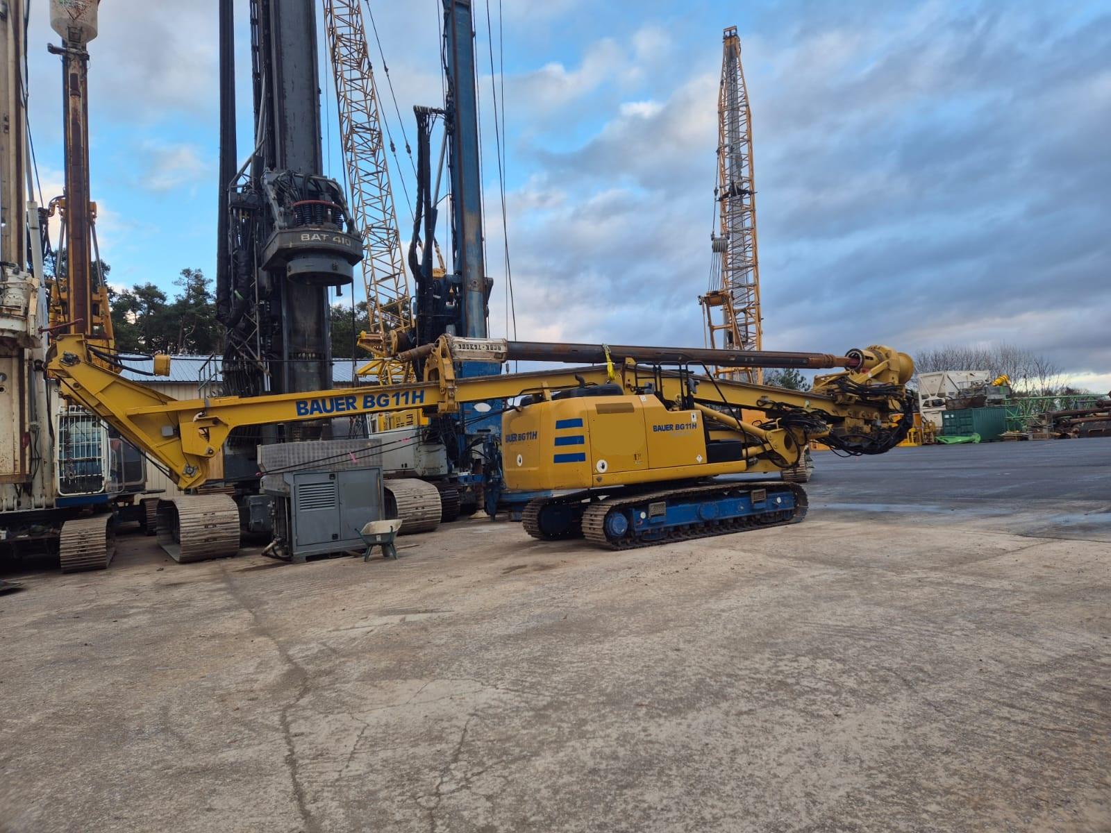 Bild von Baumaschinen / Bohrgeräte - vertikal [279] BAUER BG 11 H