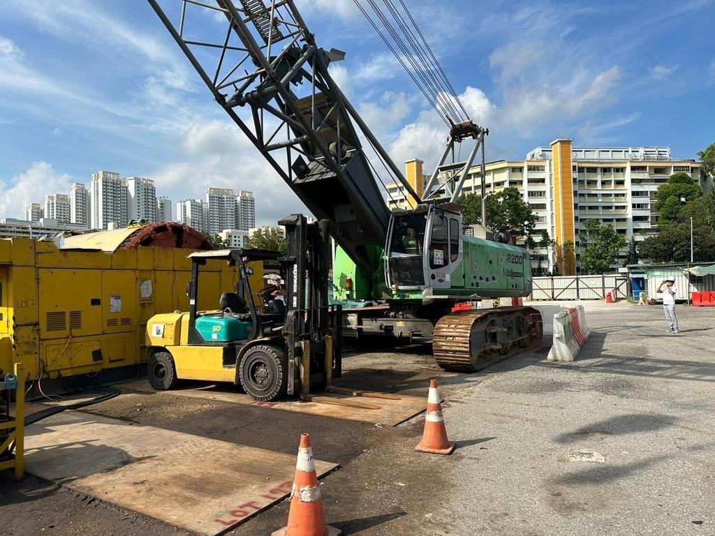 Bild von Baumaschinen / Krane - Raupenkrane [168] SENNEBOGEN 2200R