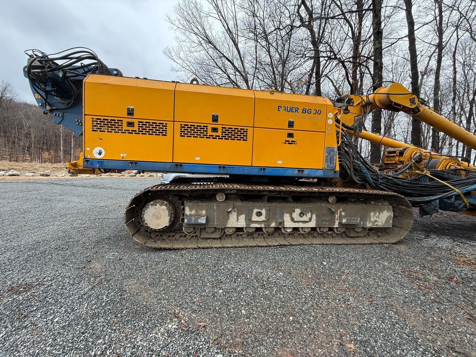 Bild von Baumaschinen / Bohrgeräte - vertikal [279] BAUER BG 30