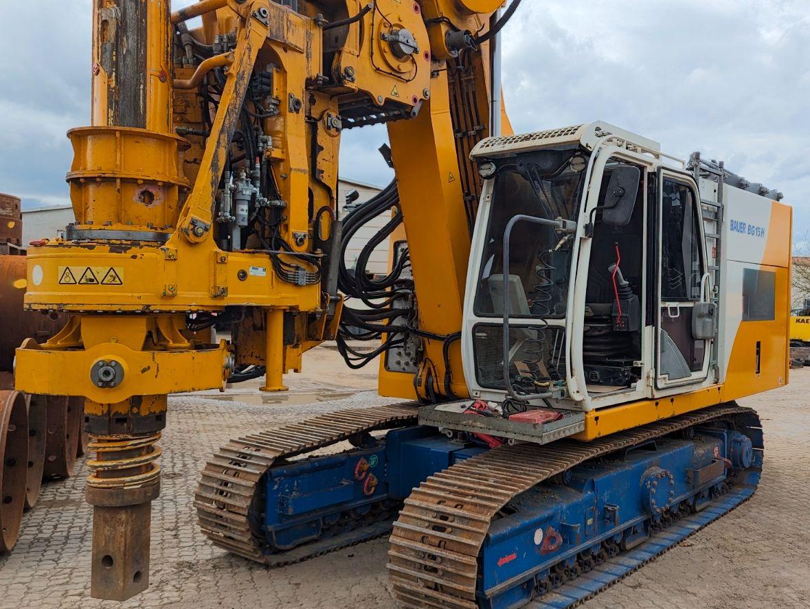 Bild von Baumaschinen / Bohrgeräte - vertikal [279] BAUER BG 15 H